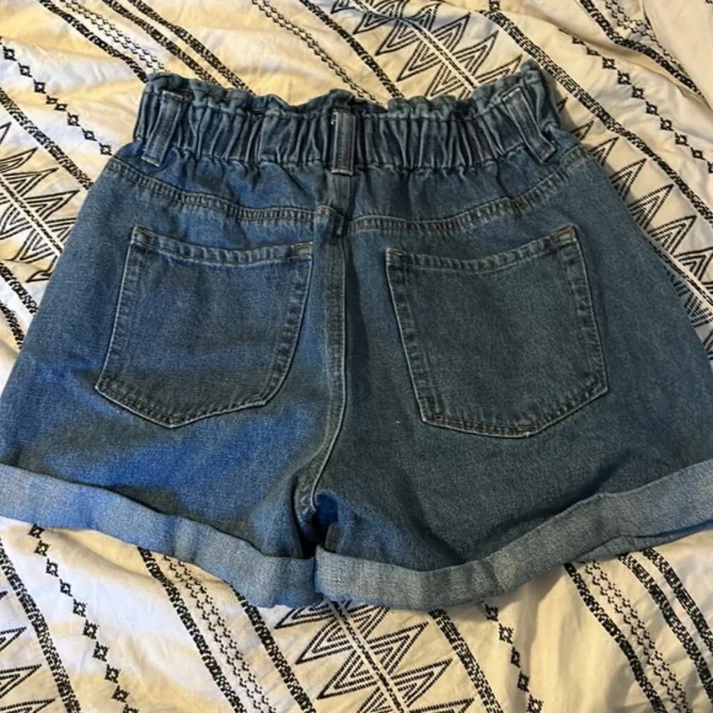 Forever 21 Denim Jean Cuffed Shorts Large NWOT - Picture 4 of 4